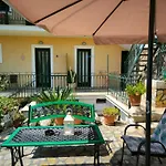 Dimitra's Cozy Lejlighed *